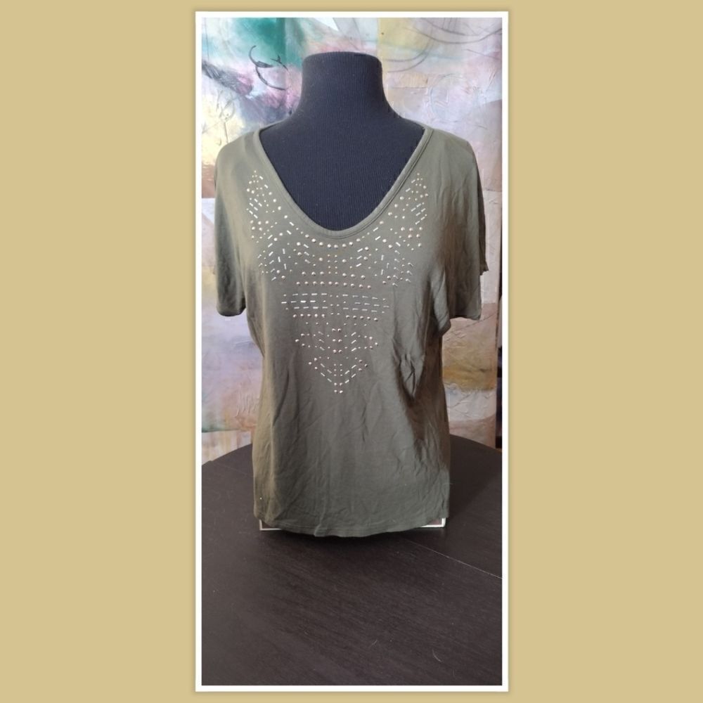 APT. 9 GREEN SHORT SLEEVE TOP WITH BEADED EMBELLISHMENTS SIZE XL/P